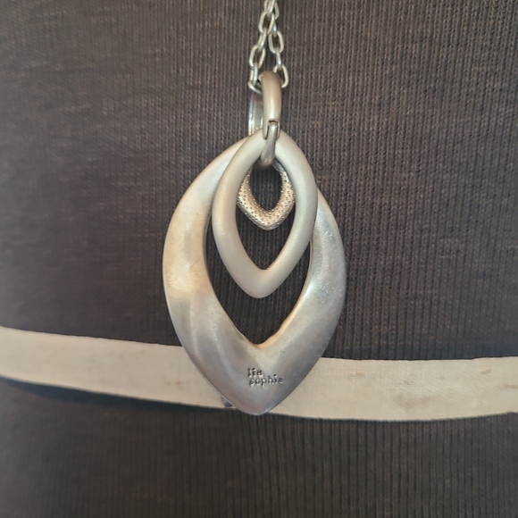 Lia Sophia Chain and Pendant - Picture 5 of 10